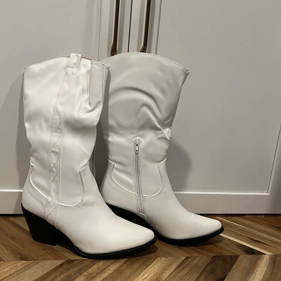 NIB white boots by Chase and Chloe 8.5 synthetic and Cute! - Picture 16 of 16